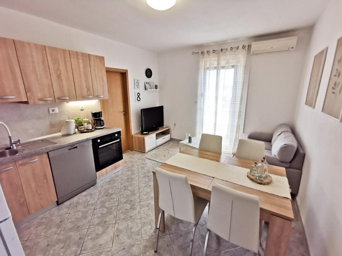 A4 Apartmani Kevic Kaštela Esterno foto